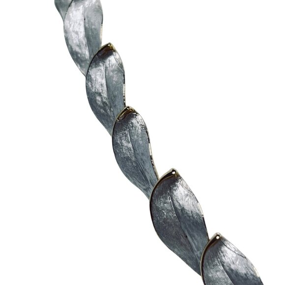 Vintage Gold Tone With Silver Tone Leaf Links Necklace & Clip On Earrings (5873) - Picture 3 of 10